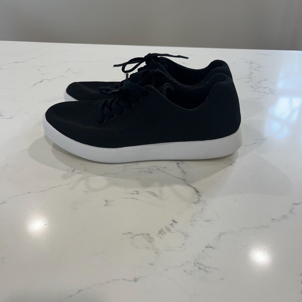 Atoms Model 000 Shoes - Picture 2 of 6